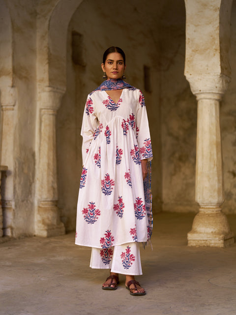 Nayra Kurta Set | Ivory Blossom